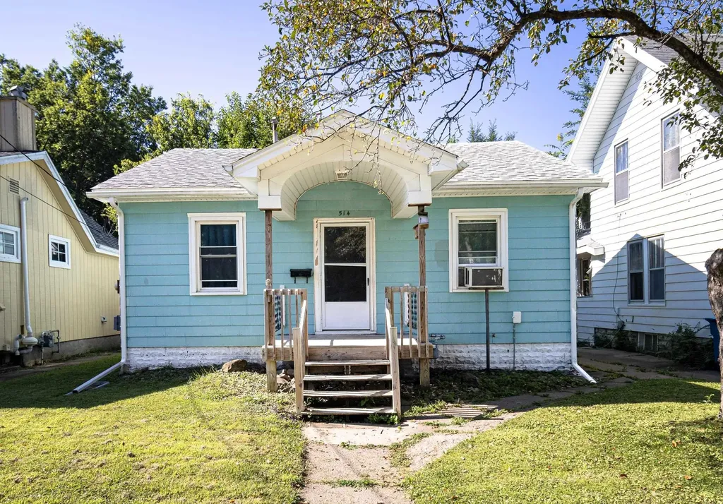 514 Pleasant Street Waterloo IA 50702