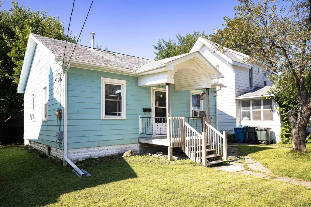 914 Pleasant Street Waterloo IA 50702