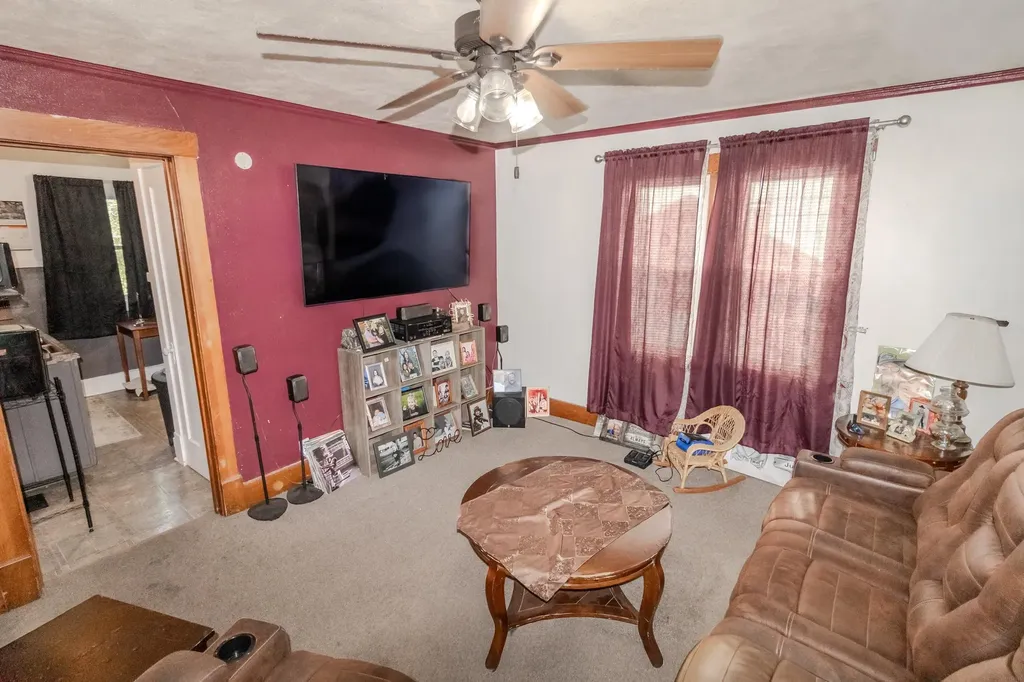 514 Pleasant Street Waterloo IA 50702