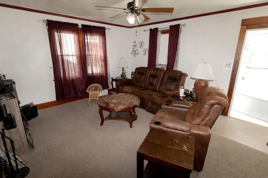 514 Pleasant Street Waterloo IA 50702