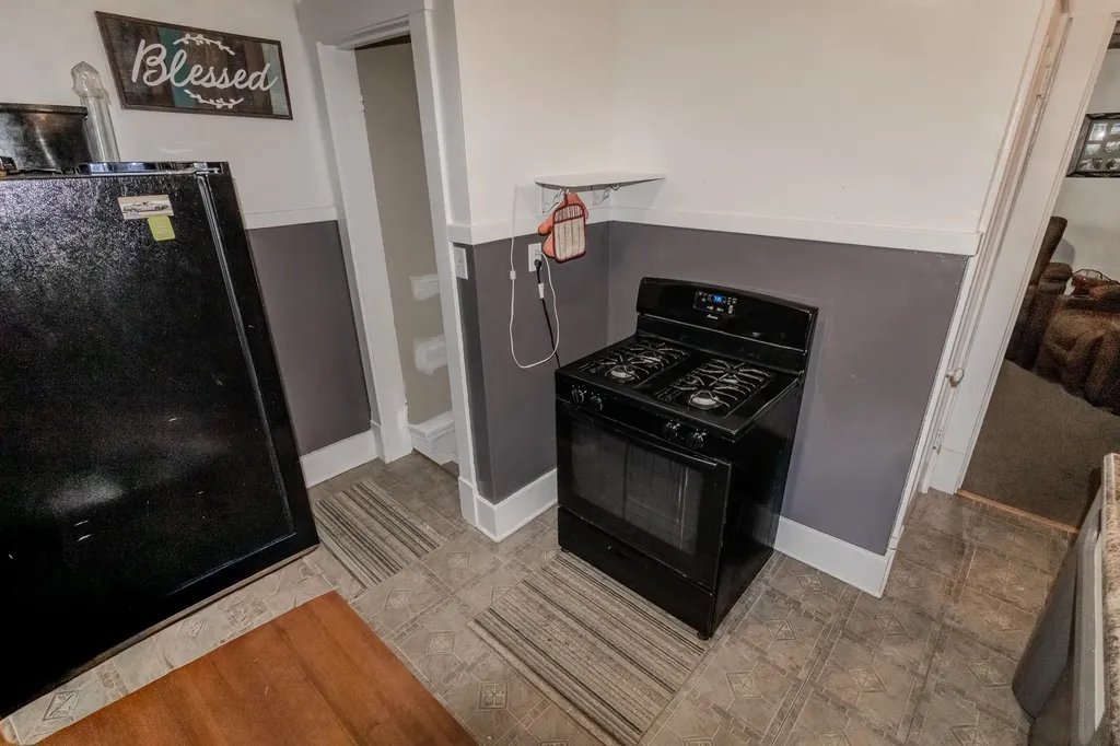 914 Pleasant Street Waterloo IA 50702