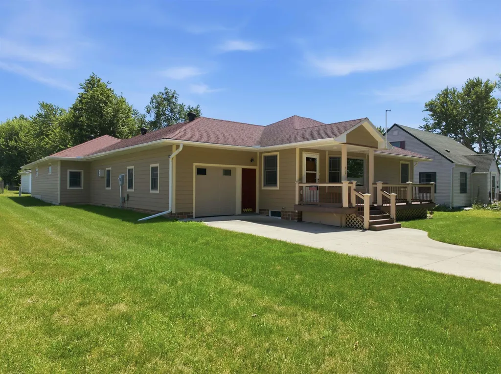 808 Pleasant Street Sumner IA 50674