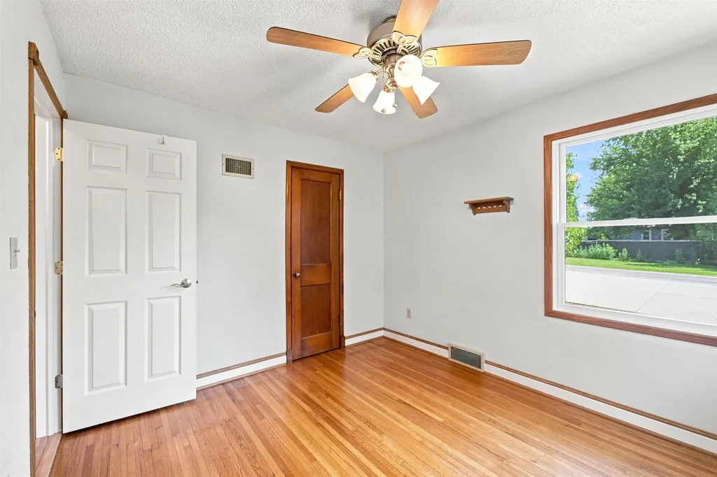 808 Pleasant Street Sumner IA 50674