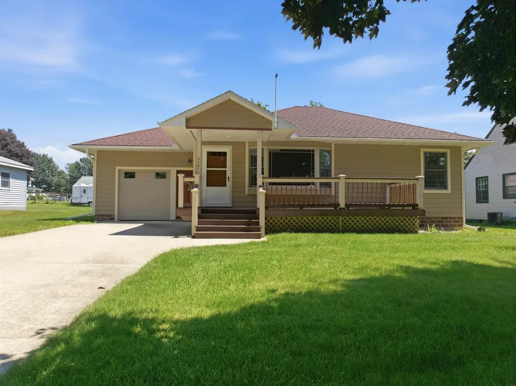 808 Pleasant Street Sumner IA 50674