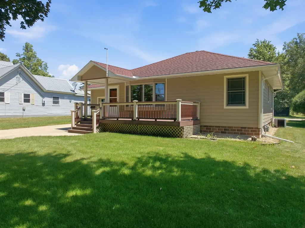 808 Pleasant Street Sumner IA 50674