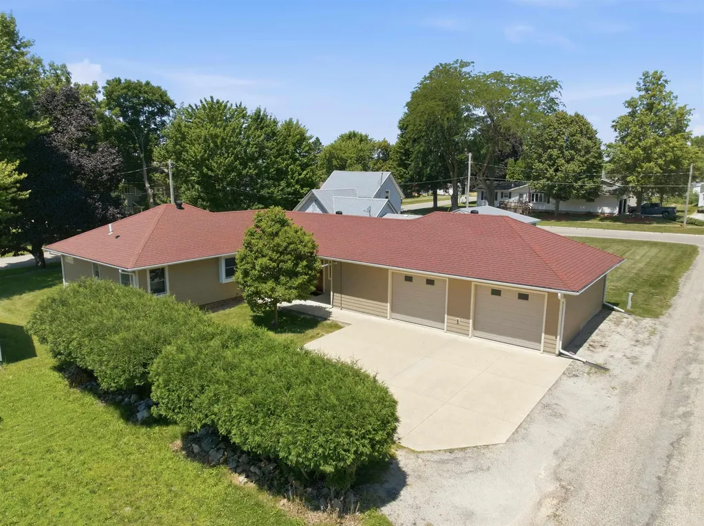 808 Pleasant Street Sumner IA 50674