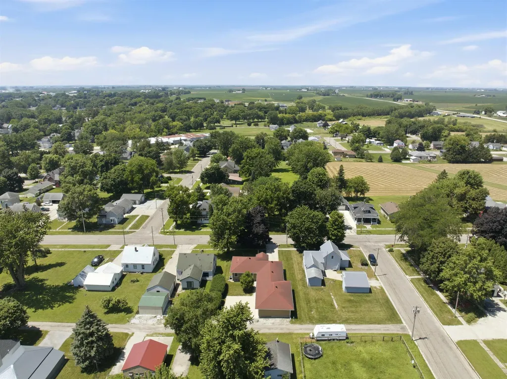 808 Pleasant Street Sumner IA 50674