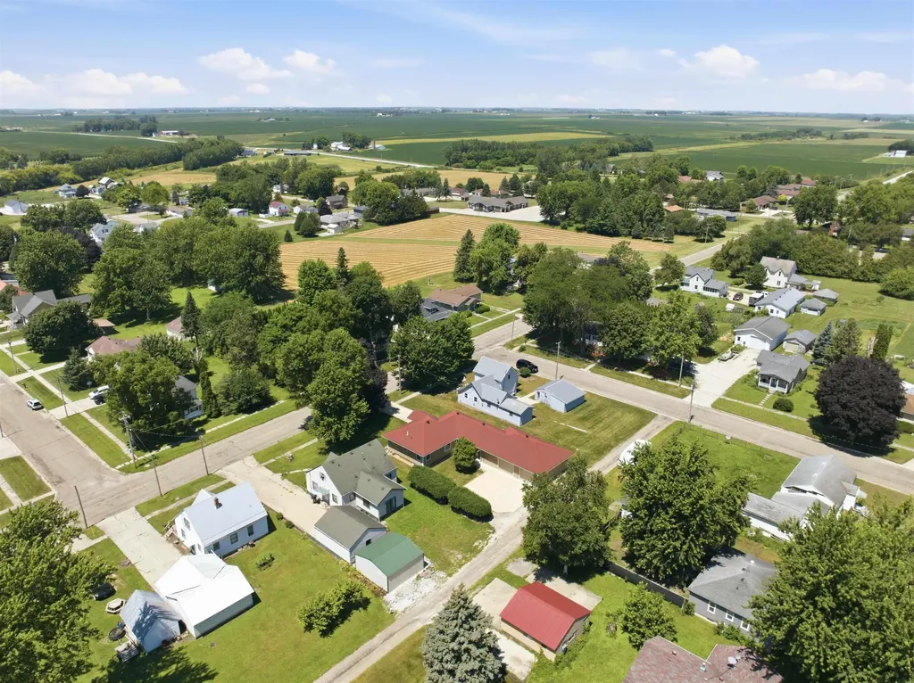 808 Pleasant Street Sumner IA 50674