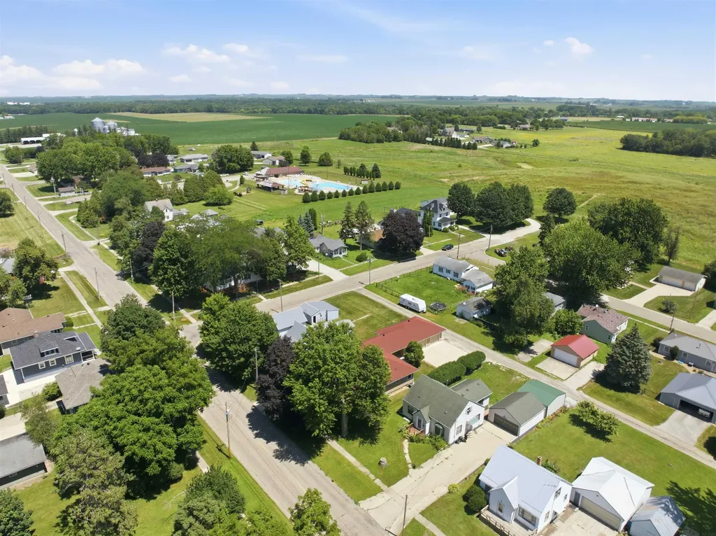 808 Pleasant Street Sumner IA 50674