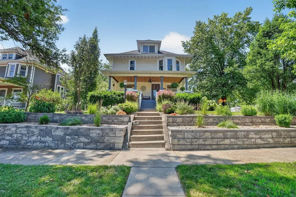 1703 Clay Street Cedar Falls IA 50613