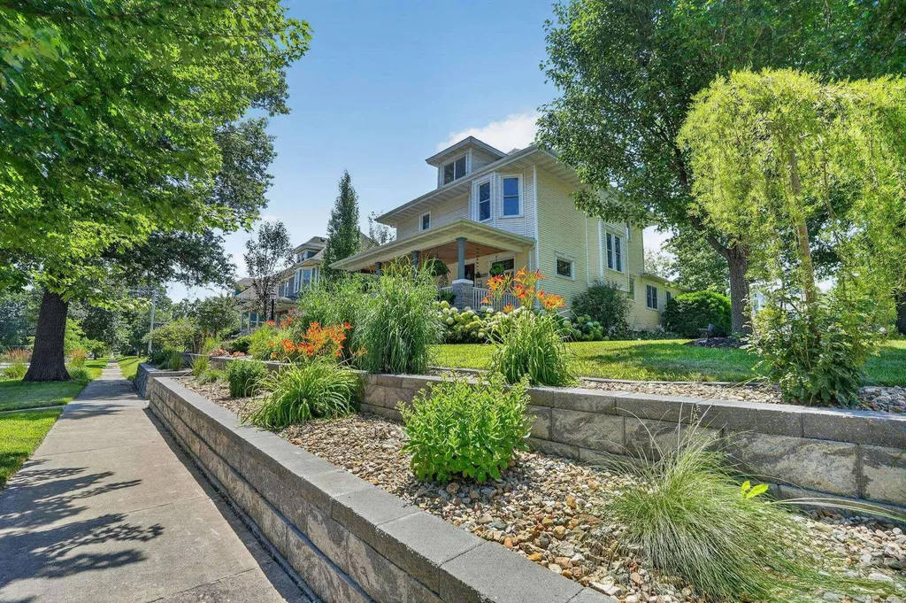 1703 Clay Street Cedar Falls IA 50613