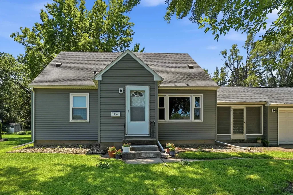 700 Cornwall Avenue Waterloo IA 50702