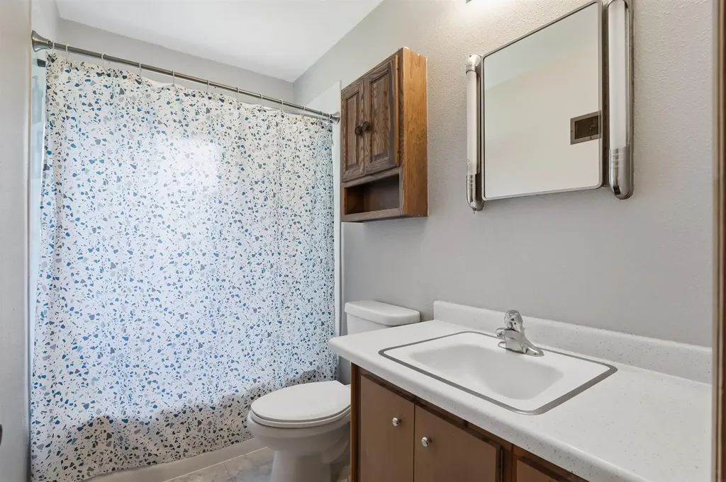 700 Cornwall Avenue Waterloo IA 50702