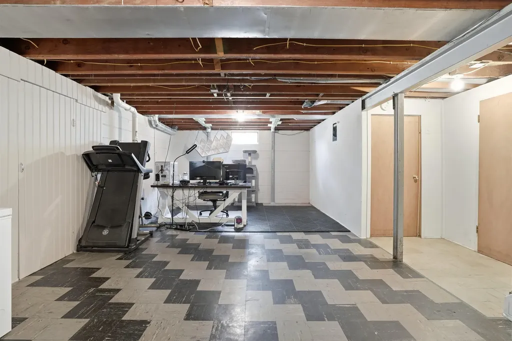 700 Cornwall Avenue Waterloo IA 50702
