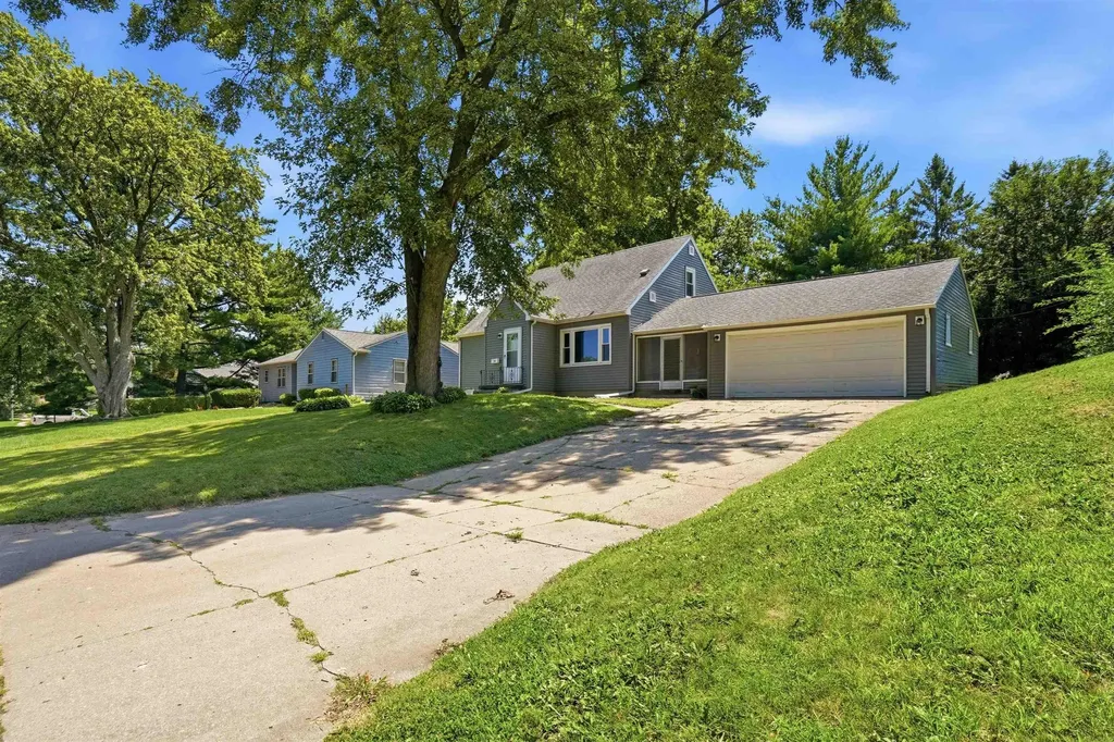 700 Cornwall Avenue Waterloo IA 50702