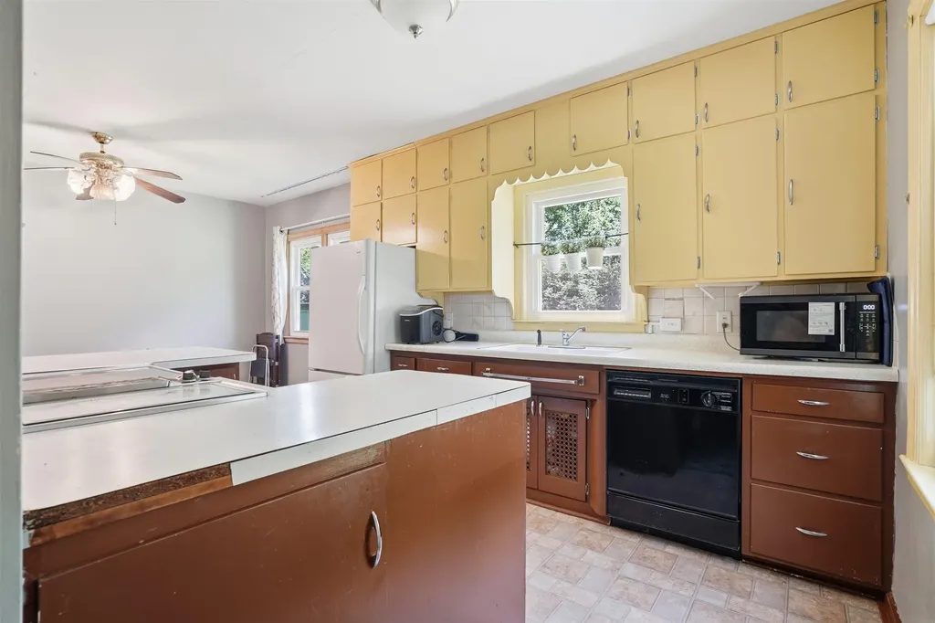 700 Cornwall Avenue Waterloo IA 50702