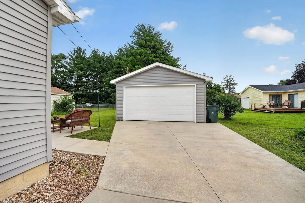 1239 Wren Road Waterloo IA 50701