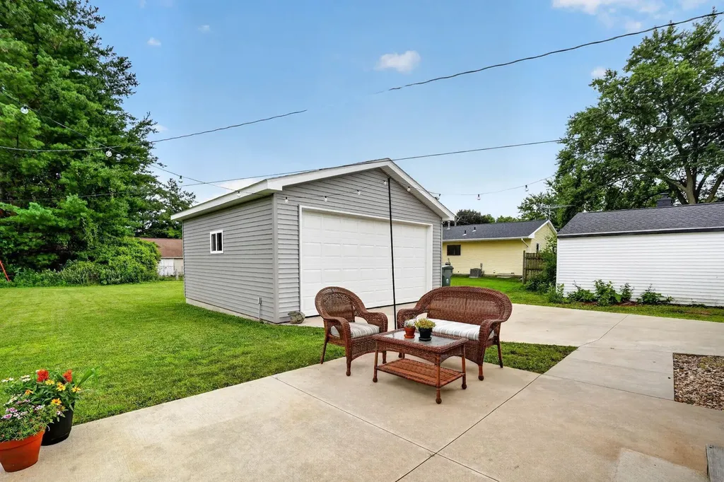 1239 Wren Road Waterloo IA 50701