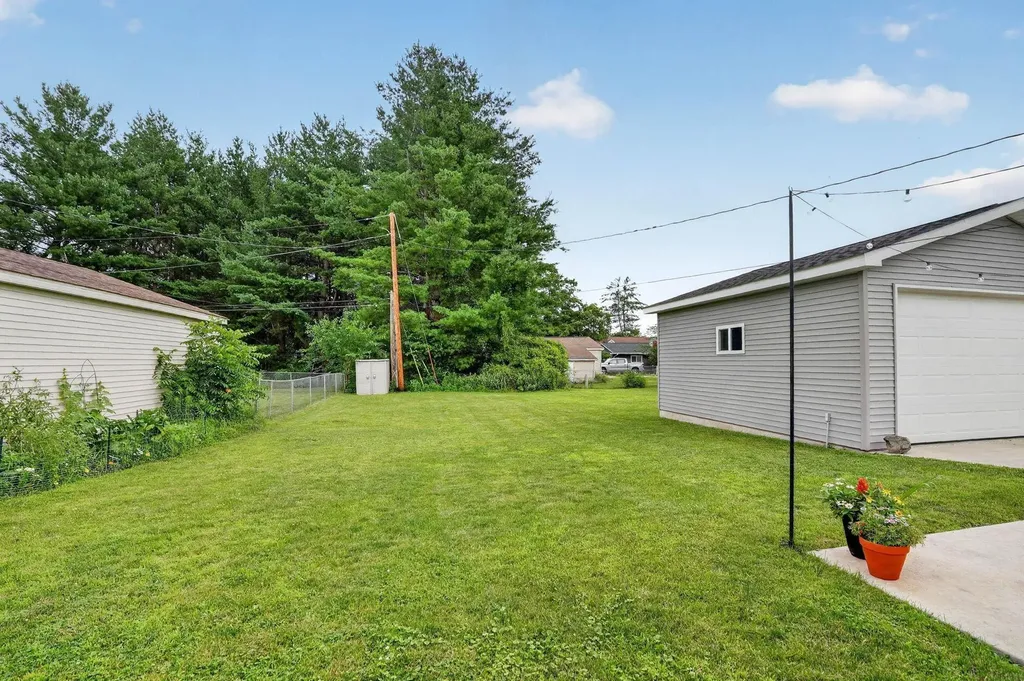 1239 Wren Road Waterloo IA 50701