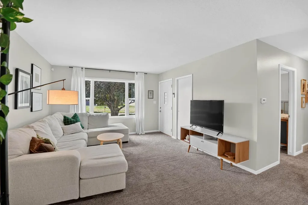 1239 Wren Road Waterloo IA 50701