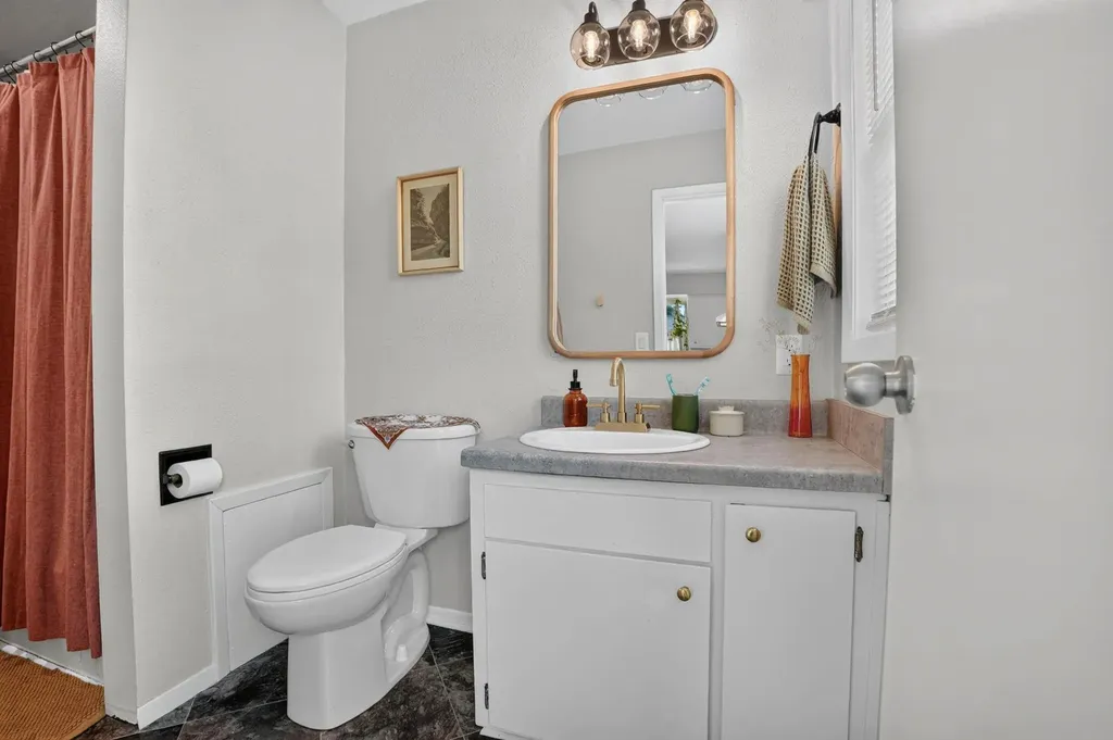 1239 Wren Road Waterloo IA 50701