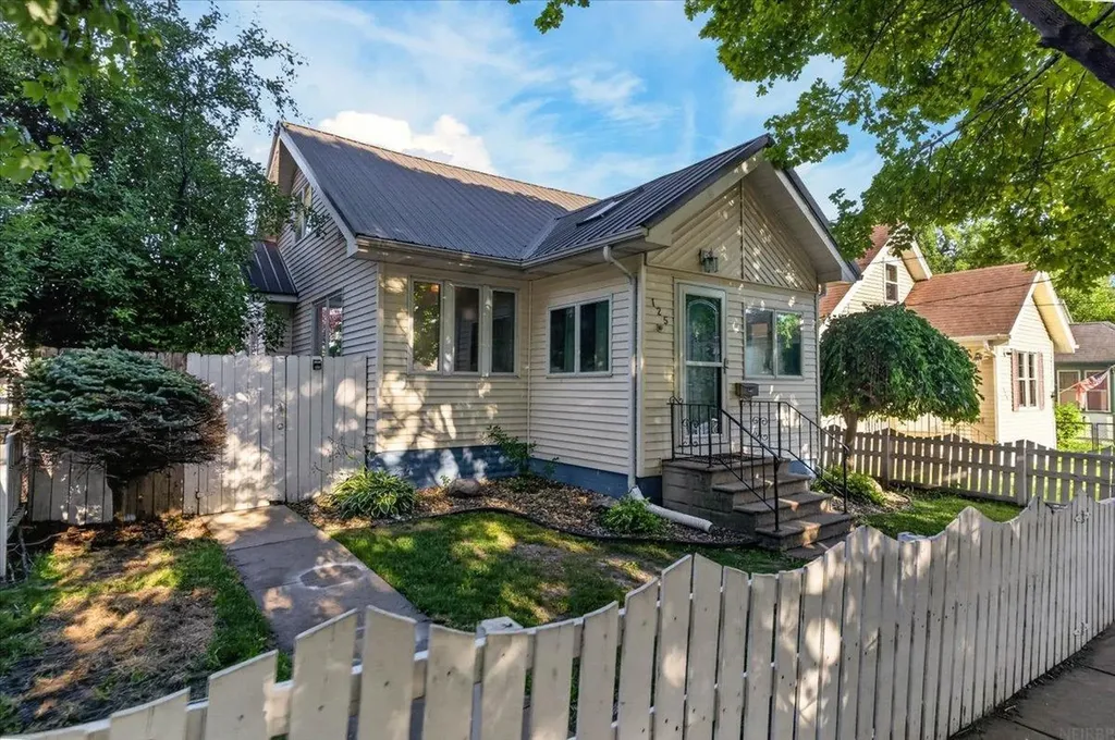 125 Linwood Street Waterloo IA 50702
