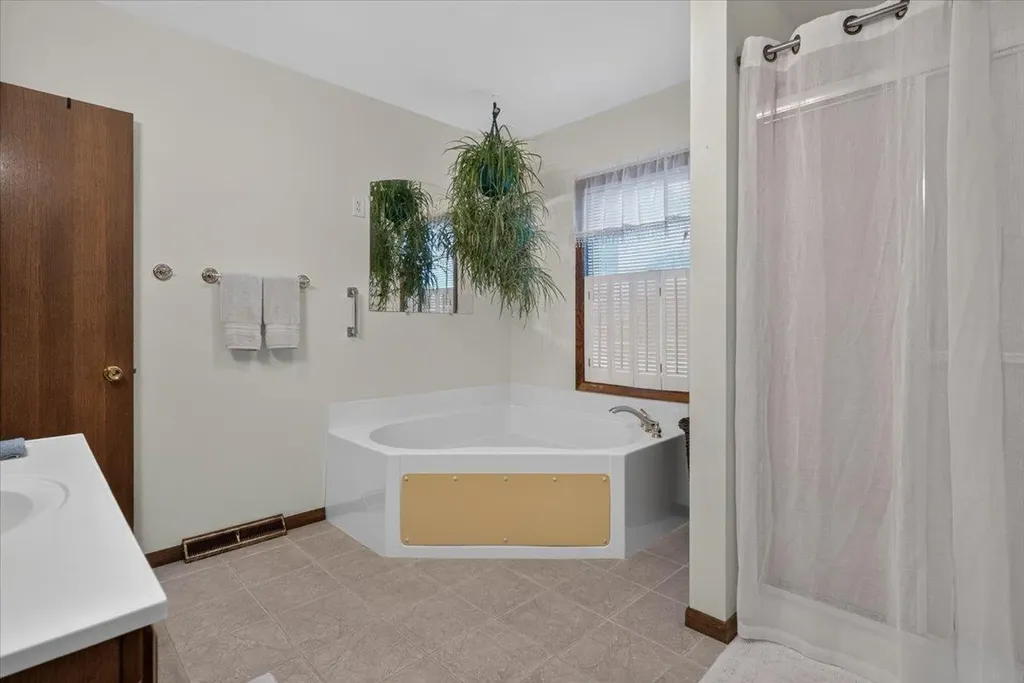 125 Linwood Street Waterloo IA 50702