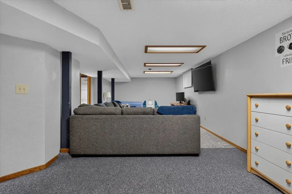 125 Linwood Street Waterloo IA 50702