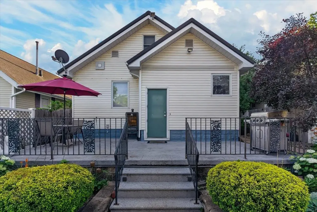 125 Linwood Street Waterloo IA 50702