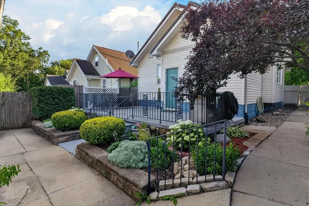 125 Linwood Street Waterloo IA 50702