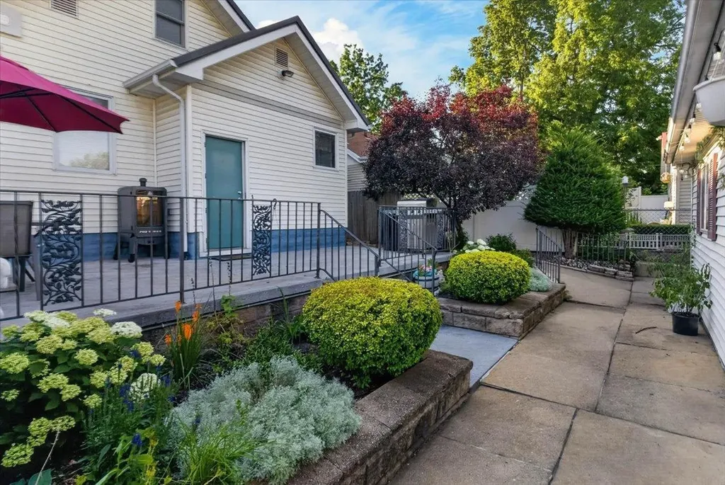 125 Linwood Street Waterloo IA 50702
