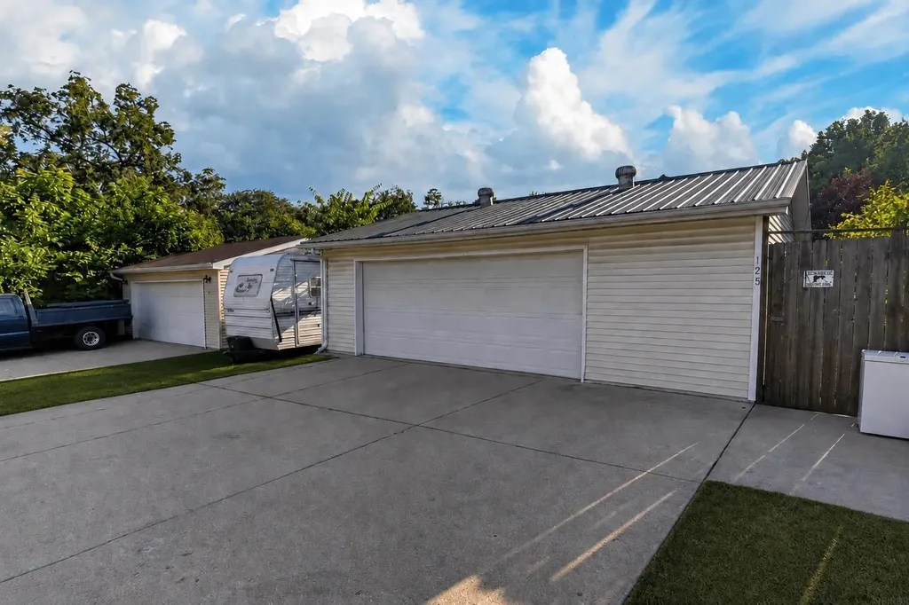 125 Linwood Street Waterloo IA 50702