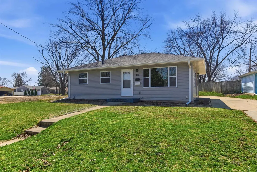 1811 Sager Avenue Waterloo IA 50701