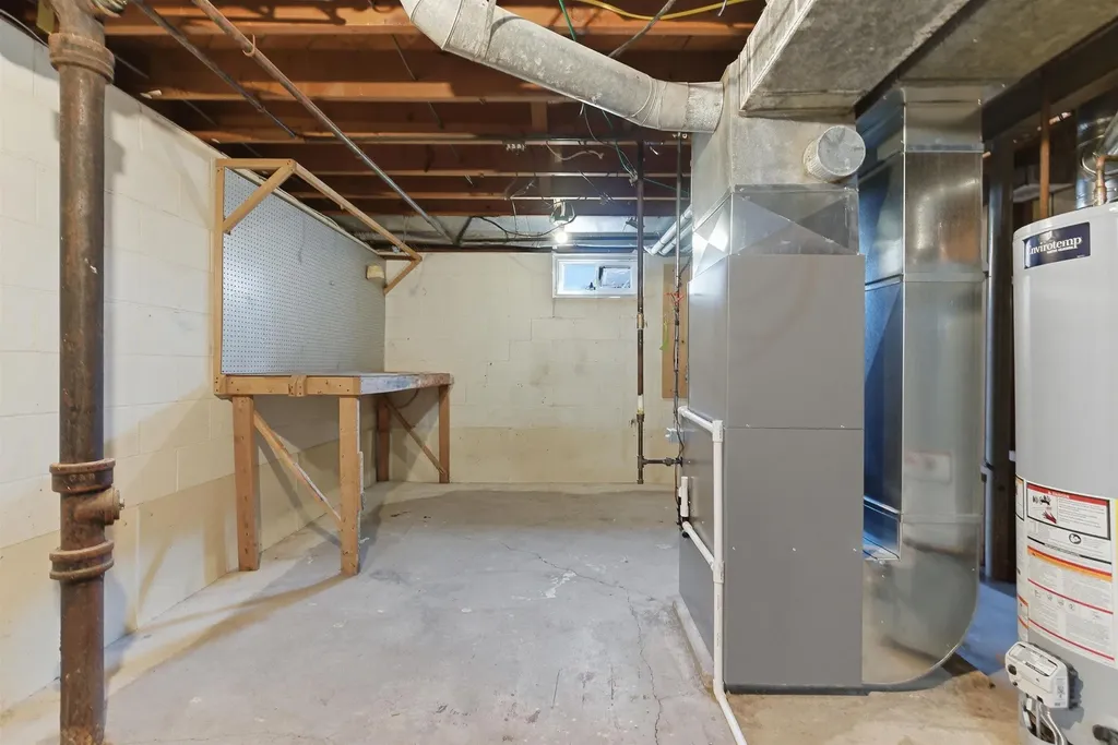 1811 Sager Avenue Waterloo IA 50701