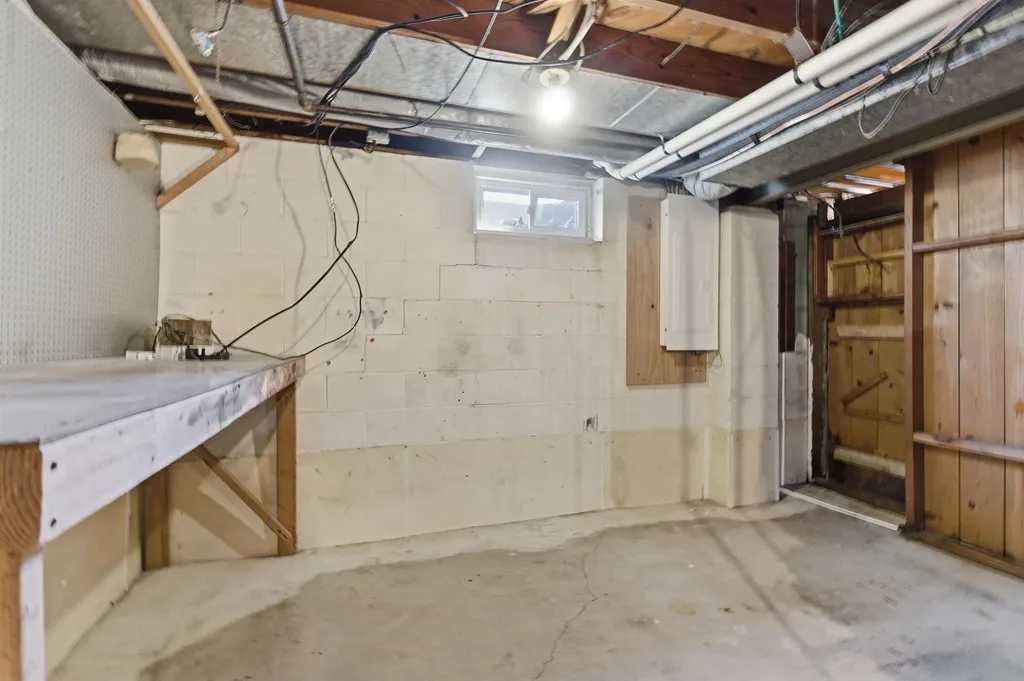 1811 Sager Avenue Waterloo IA 50701
