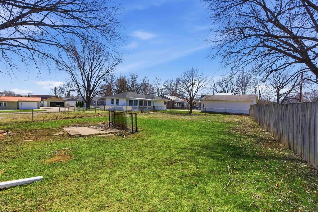 1811 Sager Avenue Waterloo IA 50701
