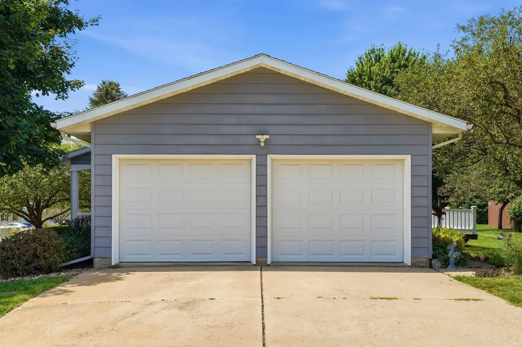 1210 NE 4th Street Independence IA 50644