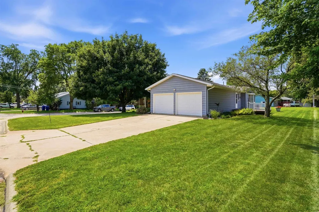 1210 NE 4th Street Independence IA 50644