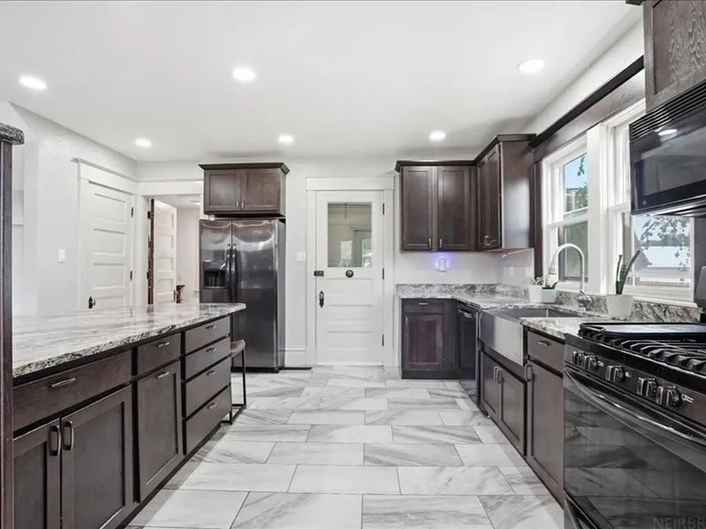 4245 W 4th Street Waterloo IA 50701