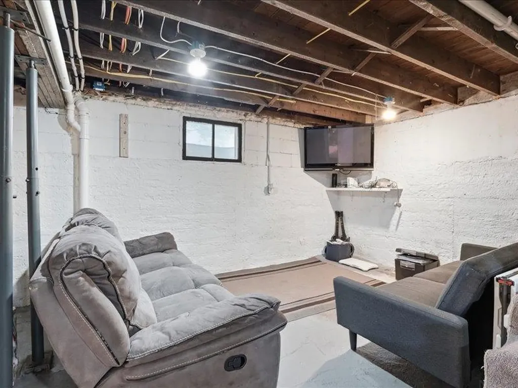 4245 W 4th Street Waterloo IA 50701