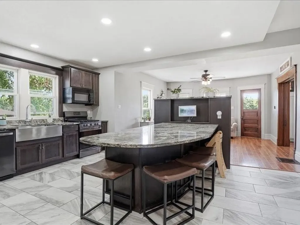4245 W 4th Street Waterloo IA 50701