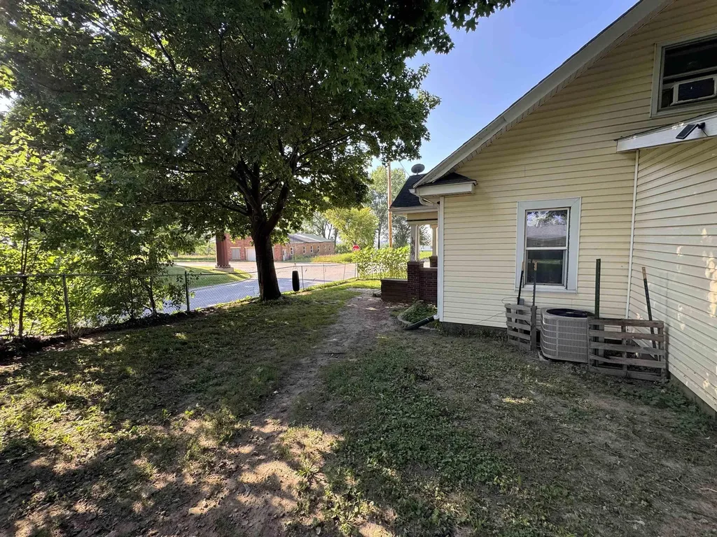 15469 County Home Road E23 Anamosa IA 52205