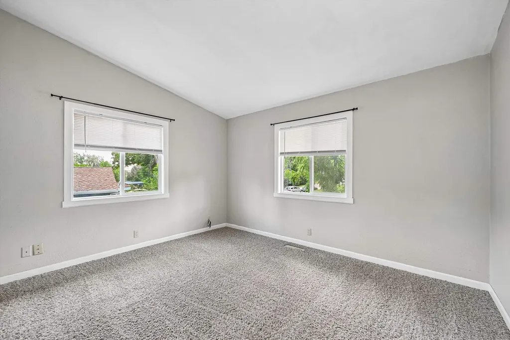 3729 NE Northwood Drive Cedar Rapids IA 52402