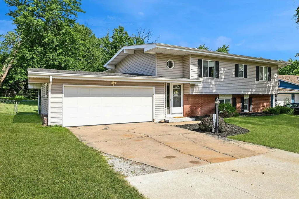 3729 NE Northwood Drive Cedar Rapids IA 52402