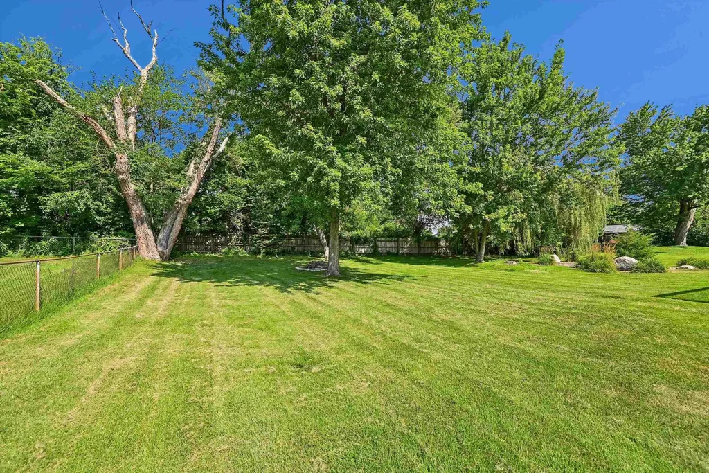3729 NE Northwood Drive Cedar Rapids IA 52402