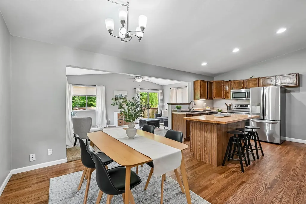 3729 NE Northwood Drive Cedar Rapids IA 52402