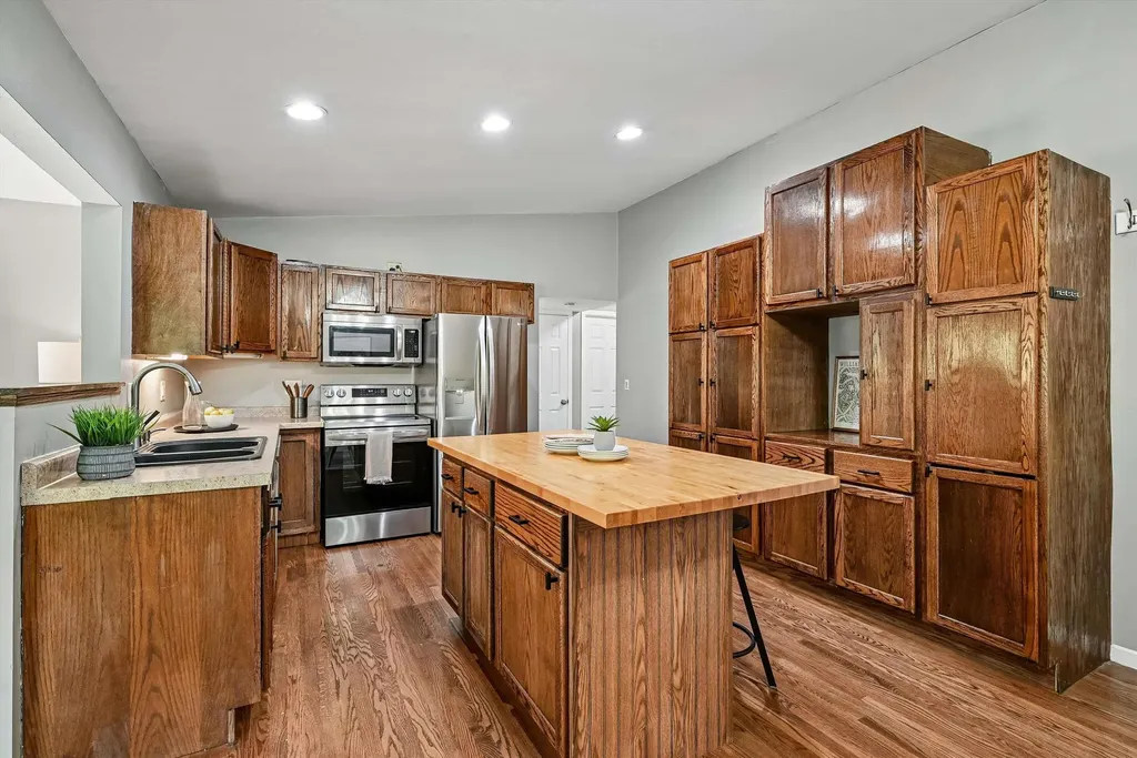 3729 NE Northwood Drive Cedar Rapids IA 52402