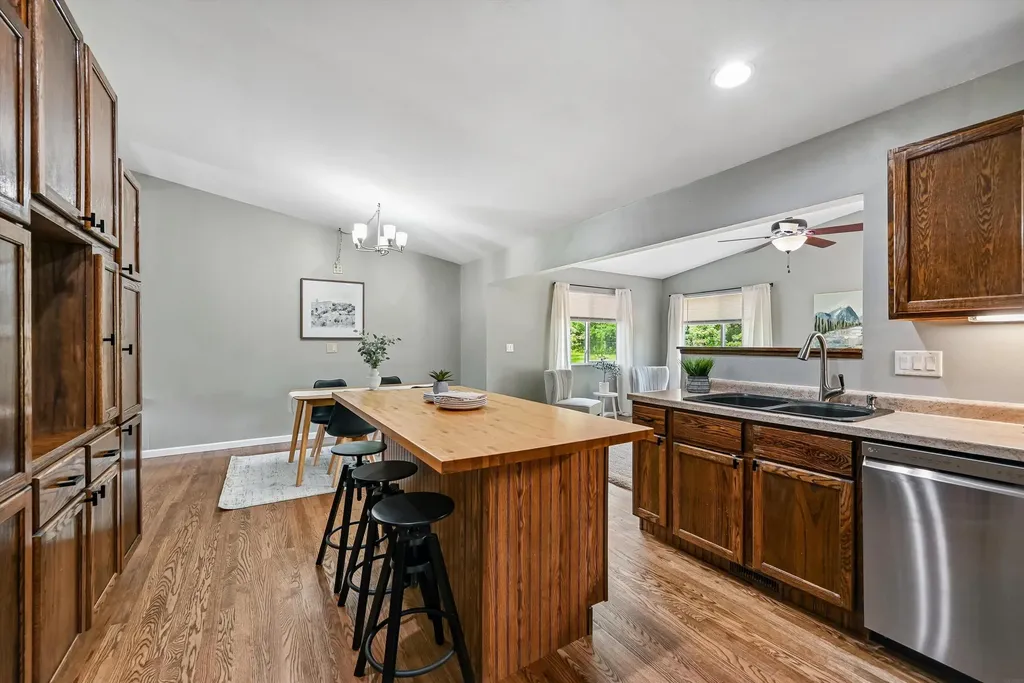 3729 NE Northwood Drive Cedar Rapids IA 52402