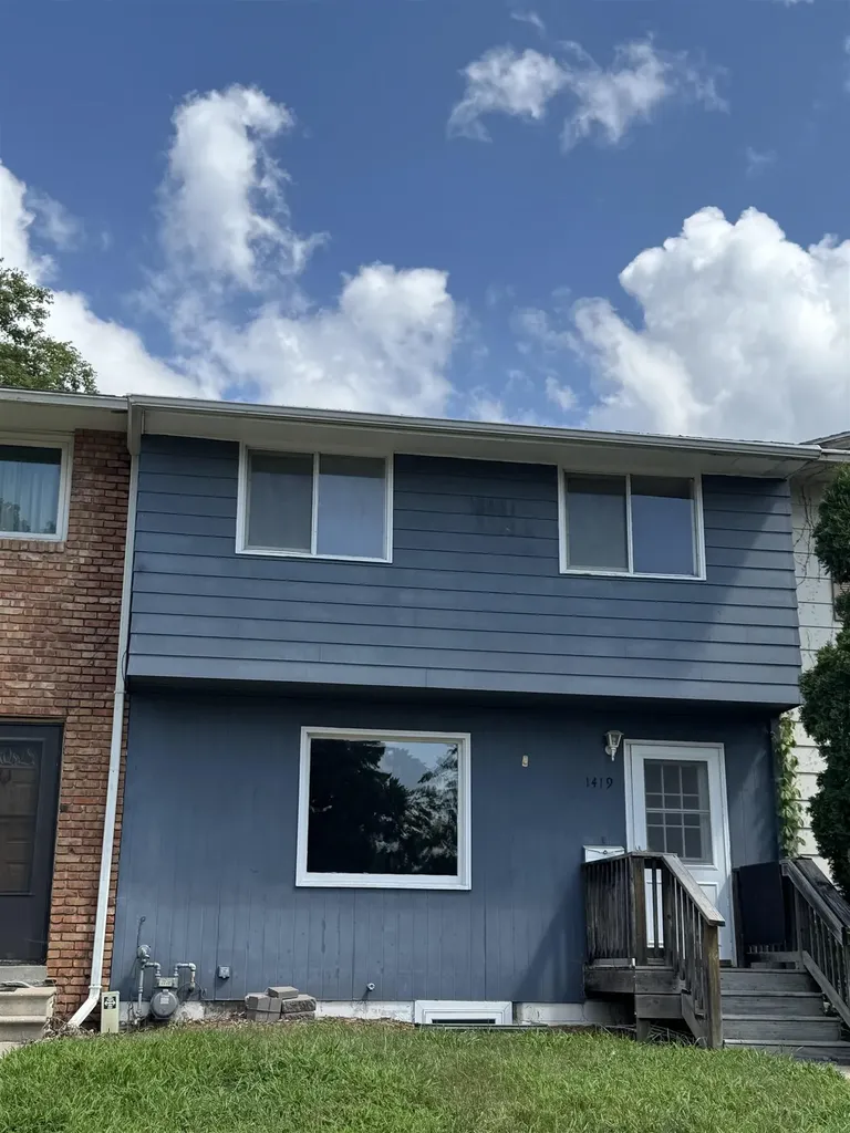 1419 W 2nd Street Cedar Falls IA 50613