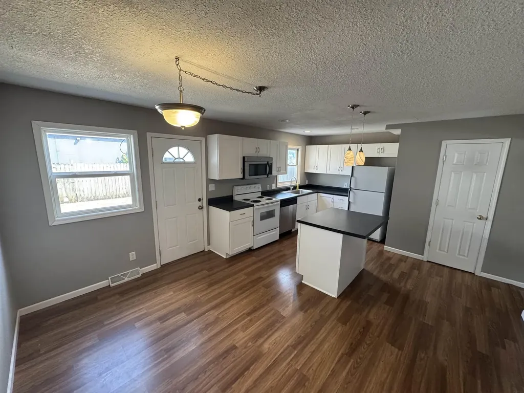 1419 W 2nd Street Cedar Falls IA 50613